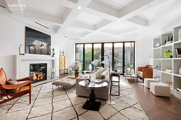 Sold by Sotheby's International Realty | media 2