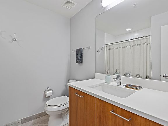 4th image of 1901 S Calumet Ave #2912