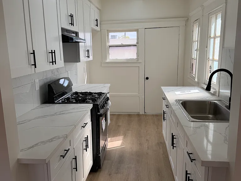 120 W Elk Ave #116D — Photo 2