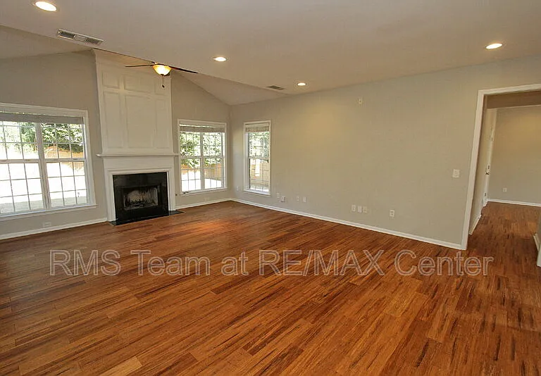5057 Bethpage Dr — Photo 10