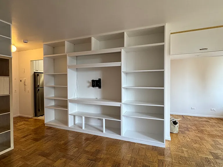 311 E 38th St #9C — Photo 12