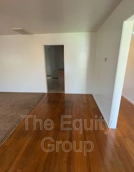 1325 S Crowe St — Photo 3