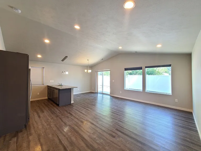 3014 N Gillis Ct — Photo 7