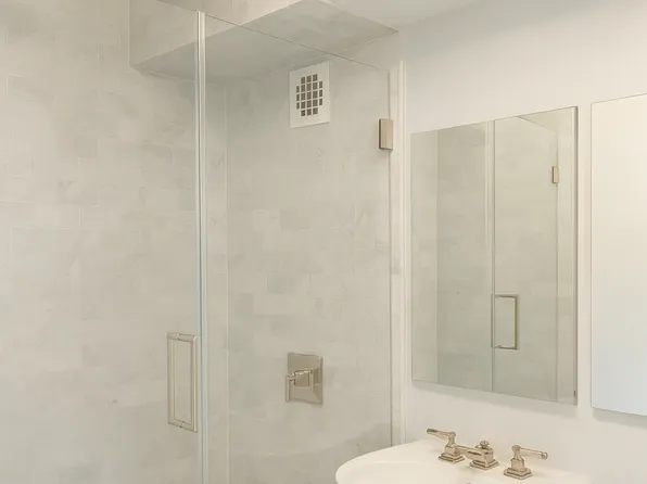 410 West 24th Street image 3 of 5