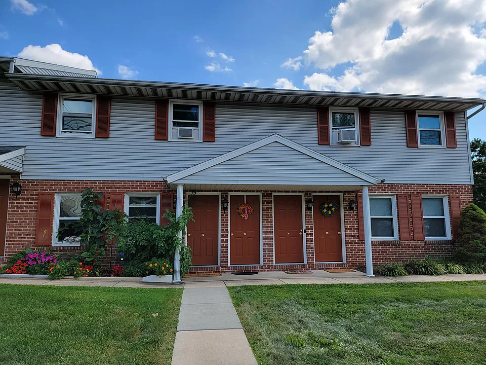 76 Akron Rd