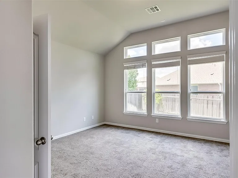 505 Palmilla St — Photo 15
