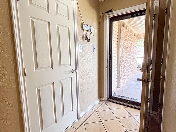 3rd image of 4900 McCleod Dr