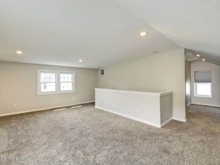 644 Ervay Ave — Photo 10