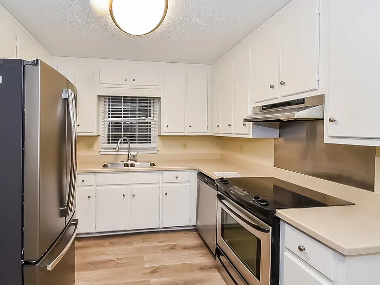 2466 Zachary Woods Dr NW — Photo 8