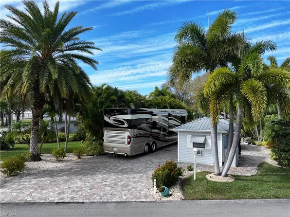 5752 Brightwood DR, FORT MYERS, FL 33905