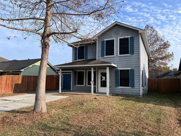 1127 Christmas Point Dr, Bacliff, TX 77518