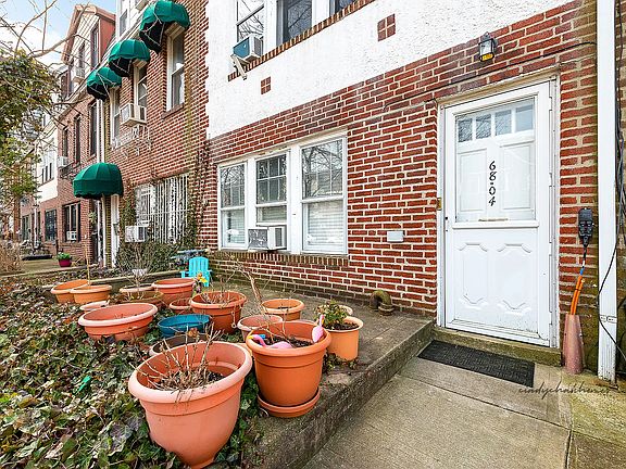 3rd image of 6804 Clyde St