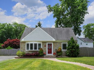 21 Beechwood Ter, Matawan, NJ 07747