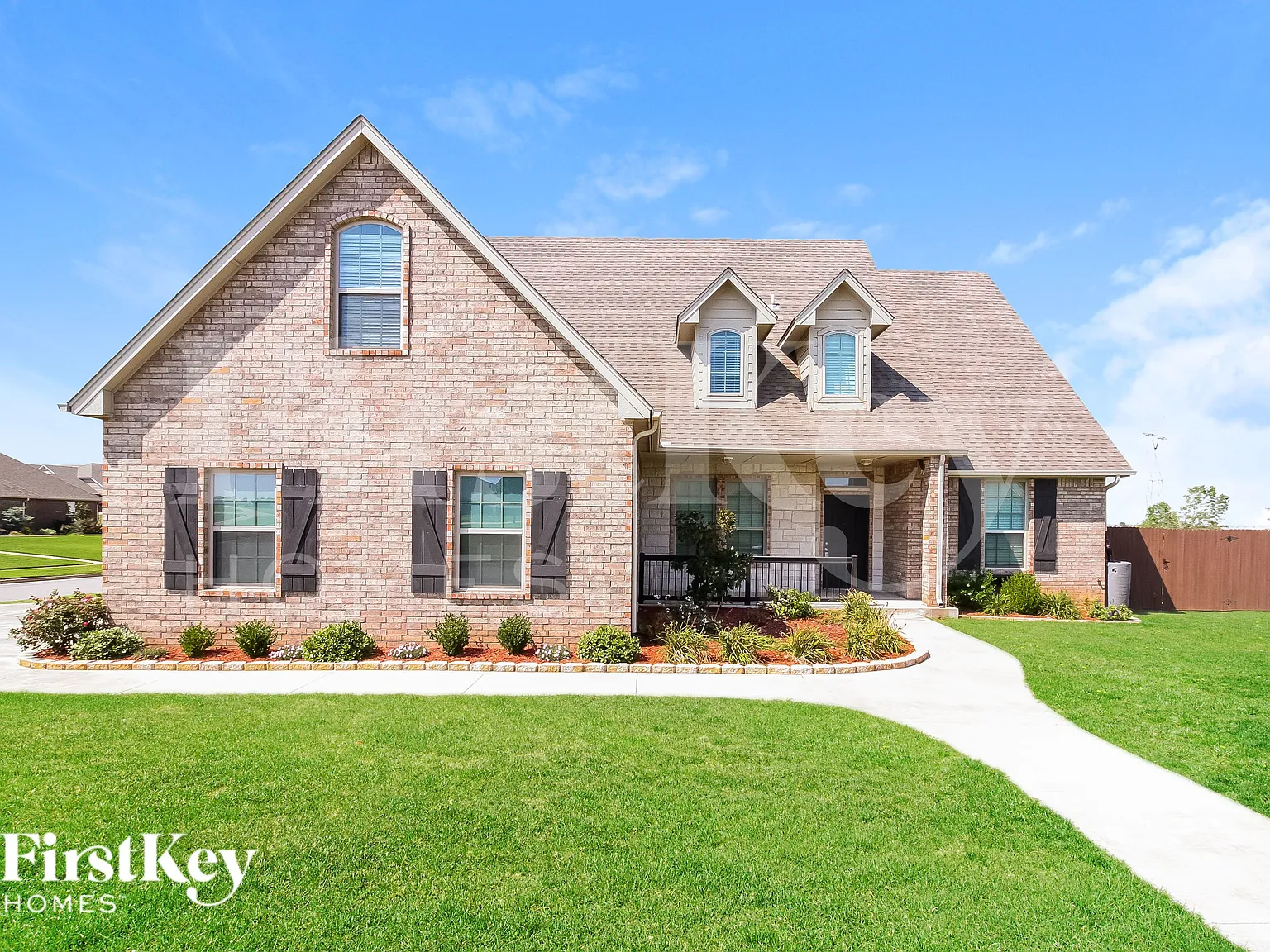 4 bed, 2.5 bath, 2583 sqft, $2,600 — Photo 1