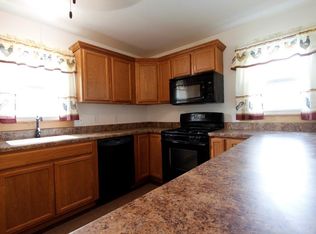 653 N Sycamore St, Monticello, IA 52310