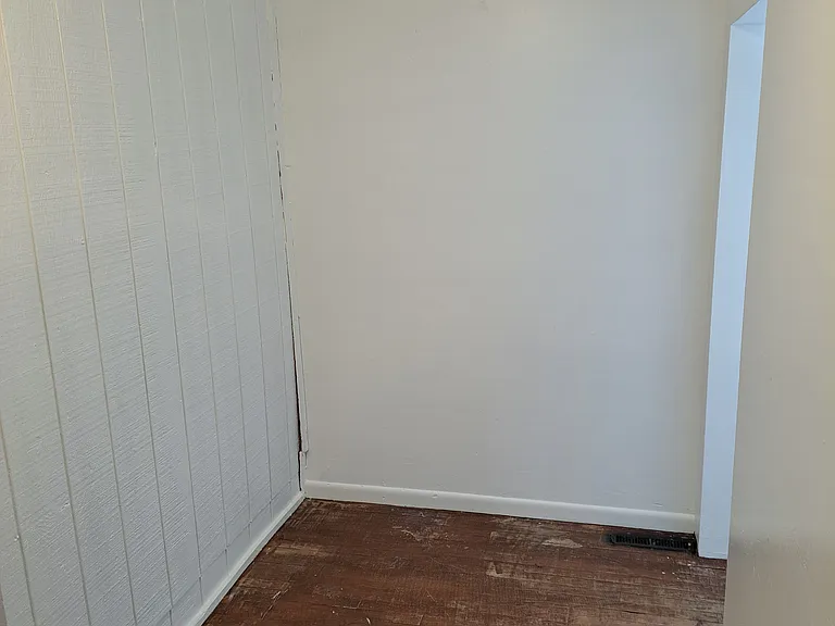 N89W16206 Cleveland Ave #16206 — Photo 12