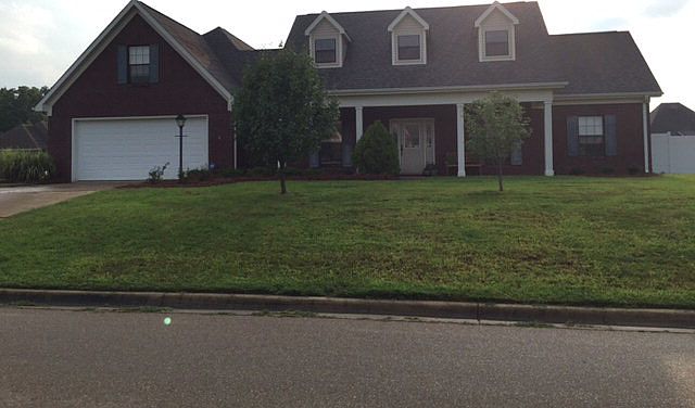 1st image of 728 Savannah Dr