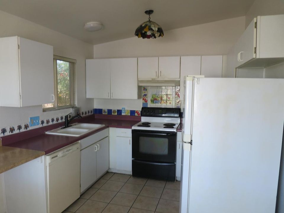 2nd image of 31 E Lee St