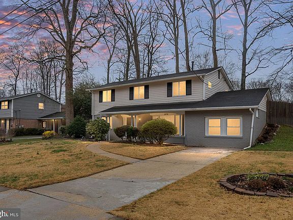 3rd image of 8434 Thames St