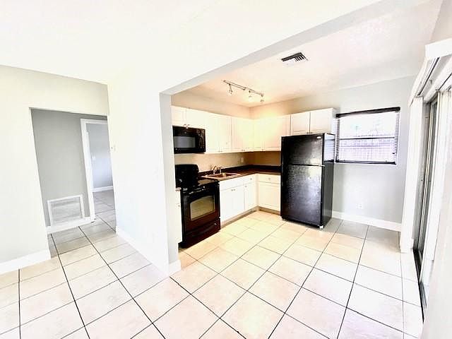 1st image of 2641 SW 13th Ave #2