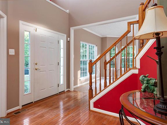 3rd image of 584 Windsong Dr