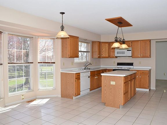 2nd image of 7232 Rolling Meadows Dr