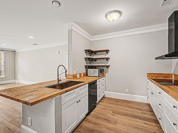 4th image of 201 Finsbury St APT 303