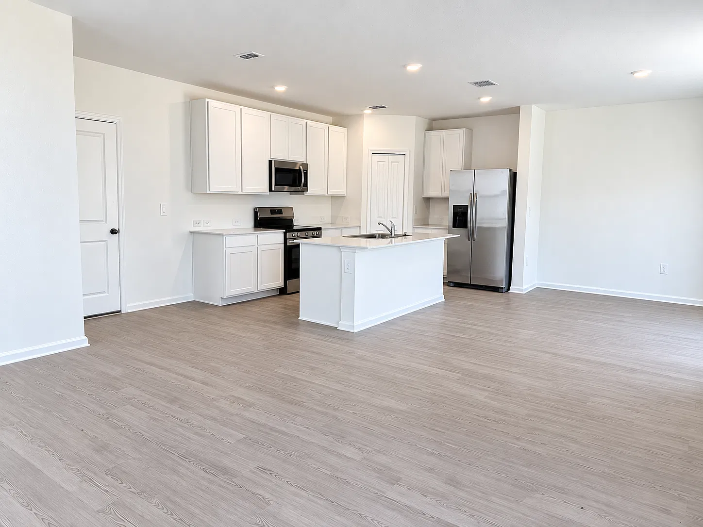 4 bed, 2.5 bath, 1874 sqft, $2,500 — Photo 3