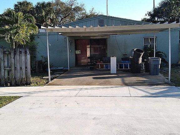 4th image of 1370 NE Martin Ave
