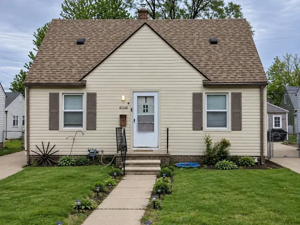 8289 Standard Ave, Center Line, MI 48015