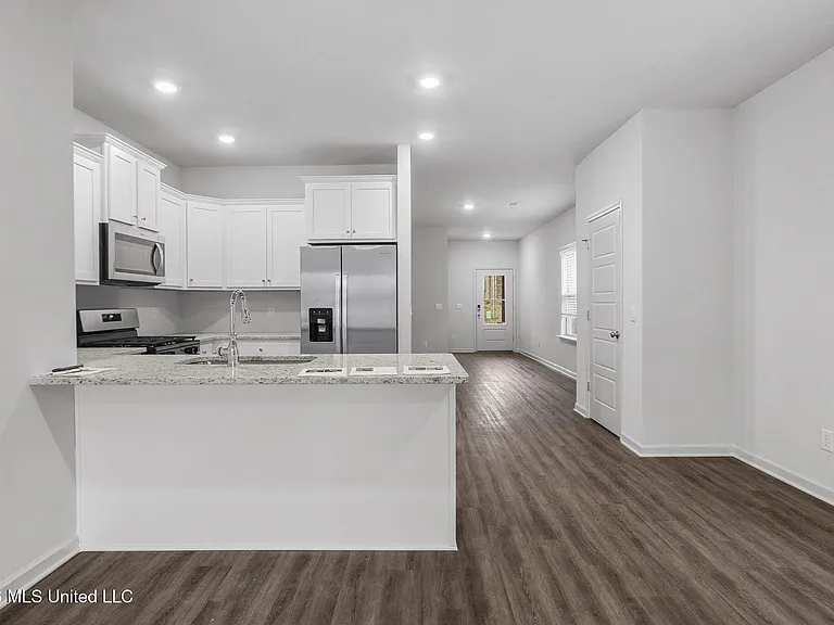 621 Stillwater Cv — Photo 13