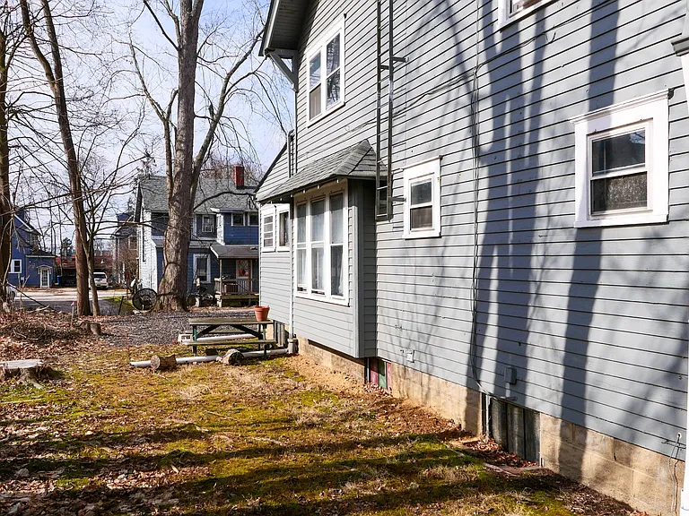 114 Linden Rd — Photo 46