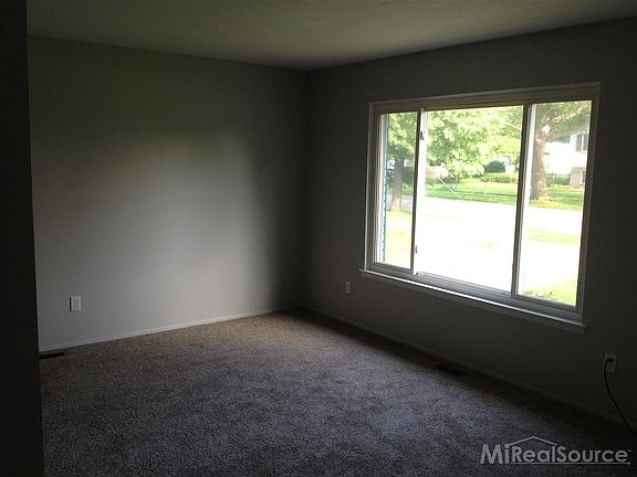 3rd image of 15037 Annapolis Dr