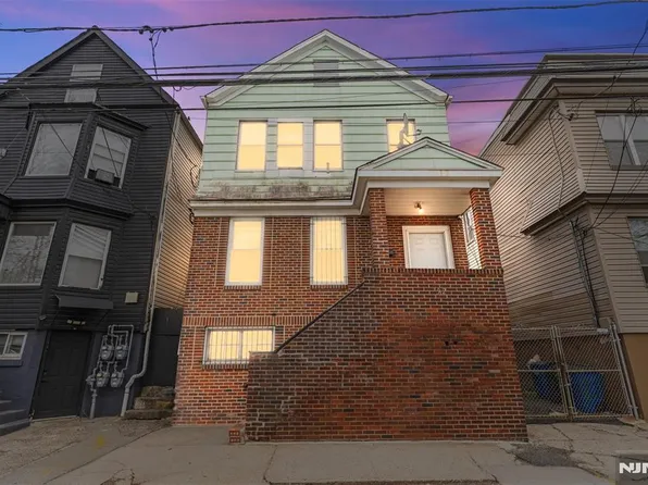 92 S Devine St, Newark, NJ 07106