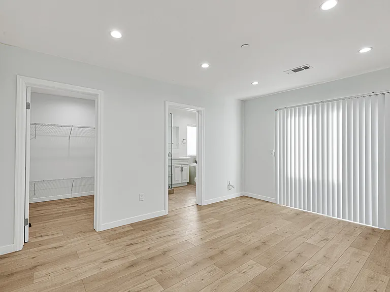 569 E Cypress Ave — Photo 13