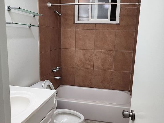5th image of 1835 West Ave #9