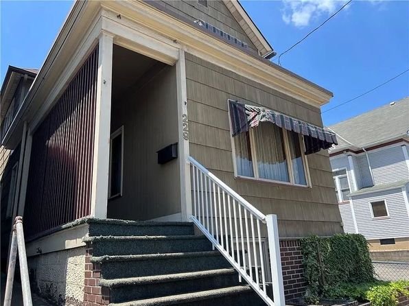 229 Fallowfield Ave