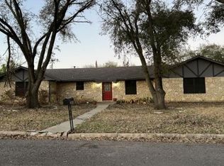 2000 Donna Dr, Taylor, TX 76574
