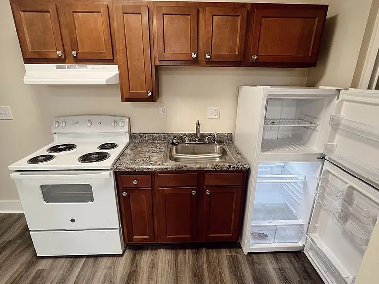 Franklin Park Apartments — Photo 42