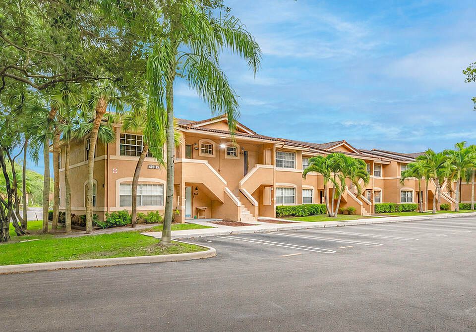 1st image of 4263 NW 115th Avenue