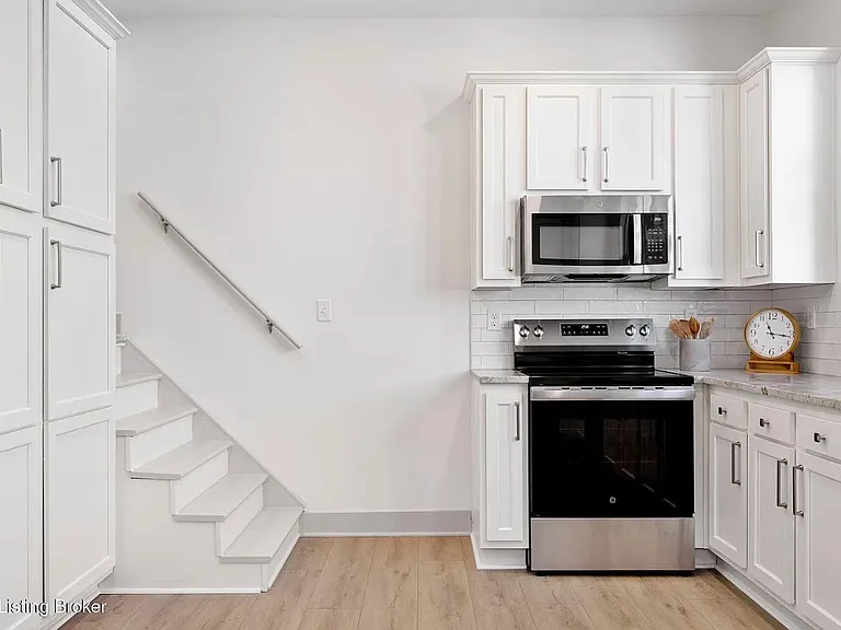 1233 Payne St — Photo 13