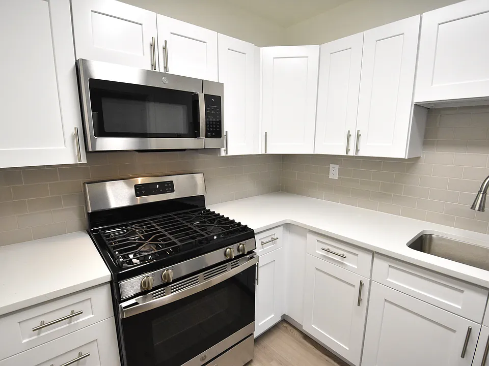 1145 Pennsylvania Ave #8