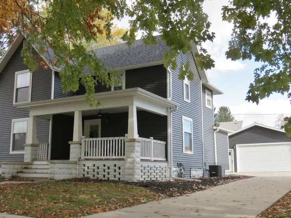 313 S 4th St, Maquoketa, IA 52060