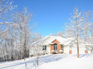 4108 Cedar Heights Dr, Center Point, IA 52213