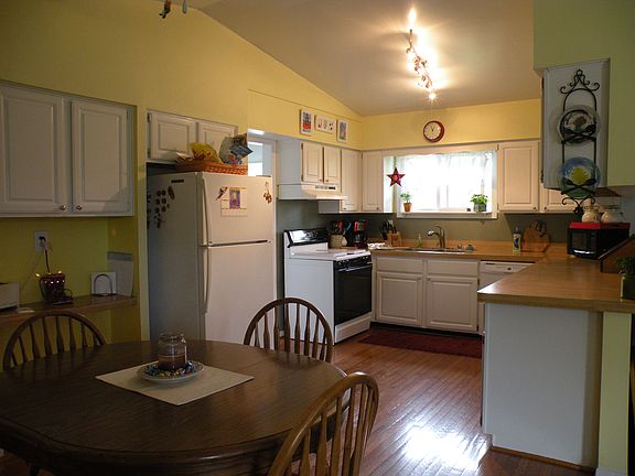 Eat-in Kitchen