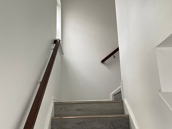 3rd image of 11 Landis Ct