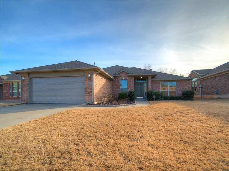 1st image of 2412 Lone Oak Dr