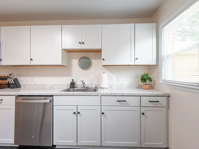 2218 Wayne Ave #B — Photo 12