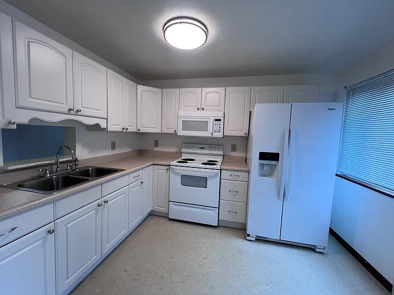 220 Orchard Hill Dr #B — Photo 12