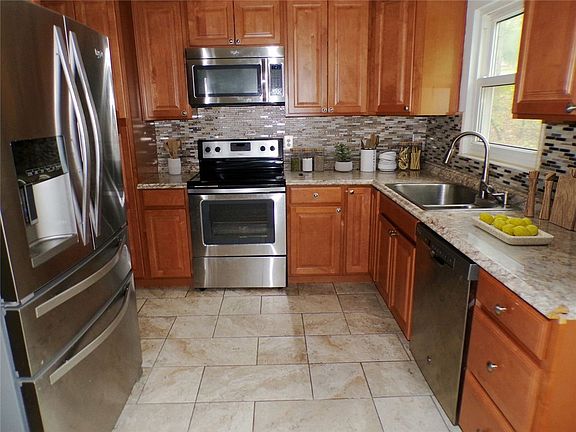 5th image of 309 Larkwood Ct